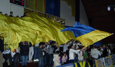 A great audience is not enough for the yellow&blue