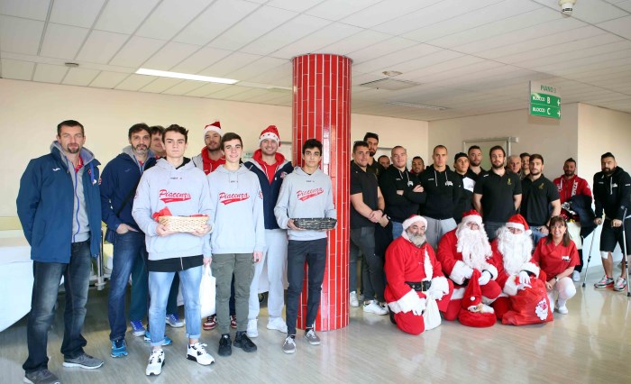 Papi and Manià brings presents to kids in hospital with Bottigelli Association.