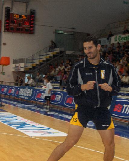 Pineto loosed without 2 players