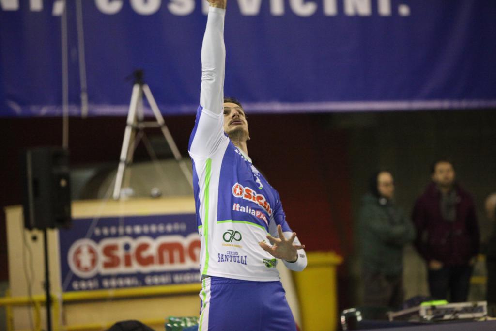 Despite the offers, Santangelo still with Aversa