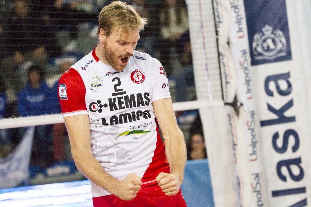 Captain Elia extended with Lupi