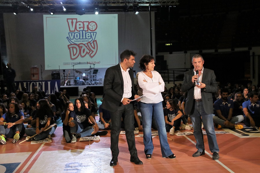 1000 fans at Vero Volley Day
