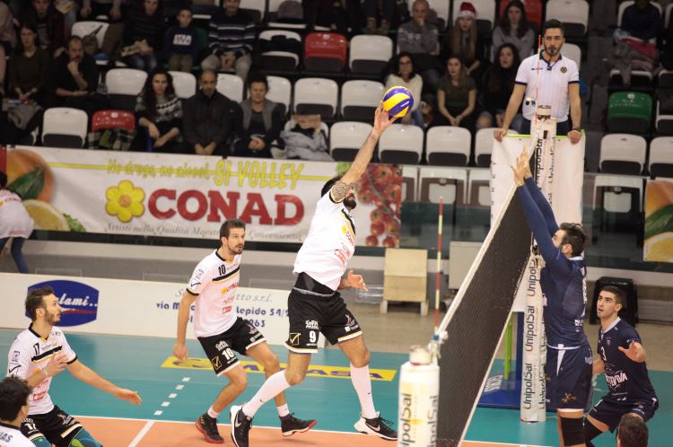 Terza vittoria consecutiva, battuta Massa per 3-0