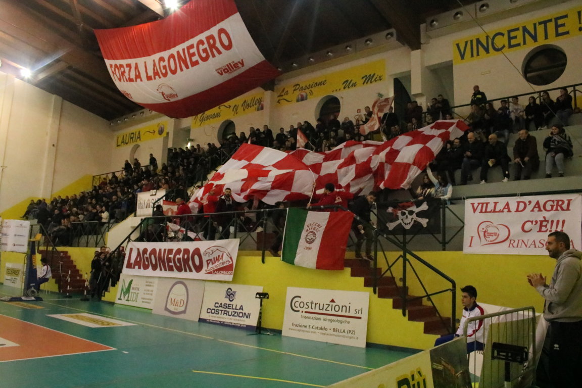 Troppo forti per noi, perdiamo però in una grande cornice di pubblico
