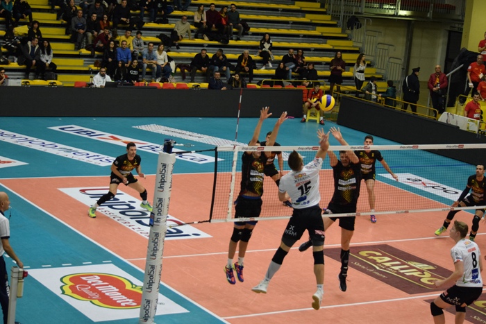 E’ notte fonda in casa Tonno Callipo. Sora espugna il PalaValentia con il punteggio di 0-3