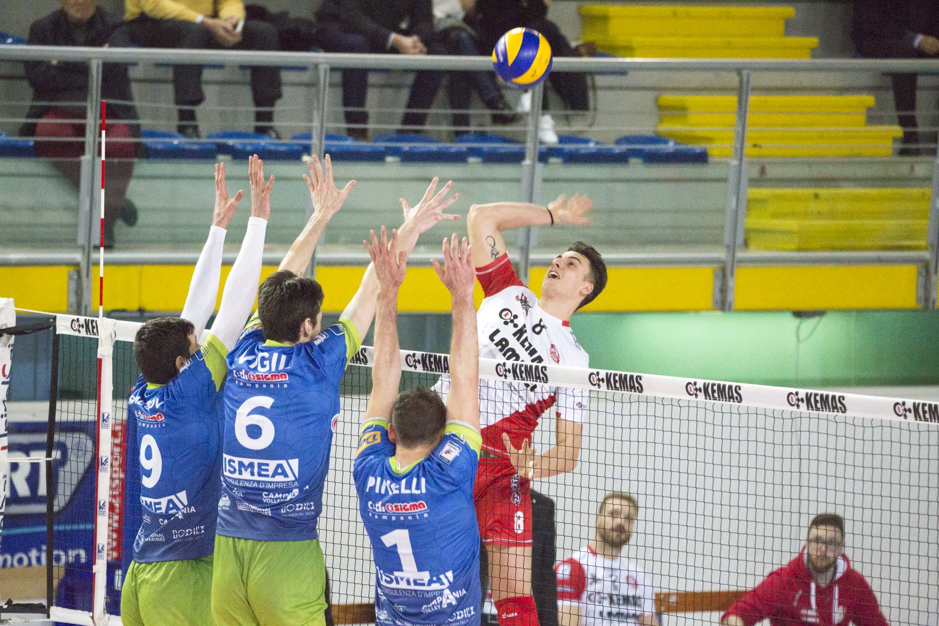 I ‘Lupi’ sono affamati, la Sigma Aversa si arrende 3-0: i normanni ufficialmente nella Poule B
