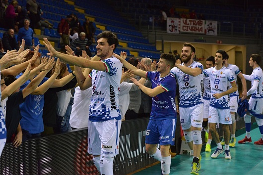 I biancazzurri superano Gioia in 4 set e assaporano la felicità