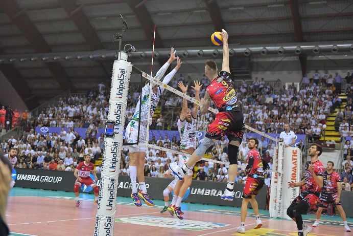 All’inferno e ritorno! Un grande PalaEvangelisti spinge i Block Devils alla vittoria!