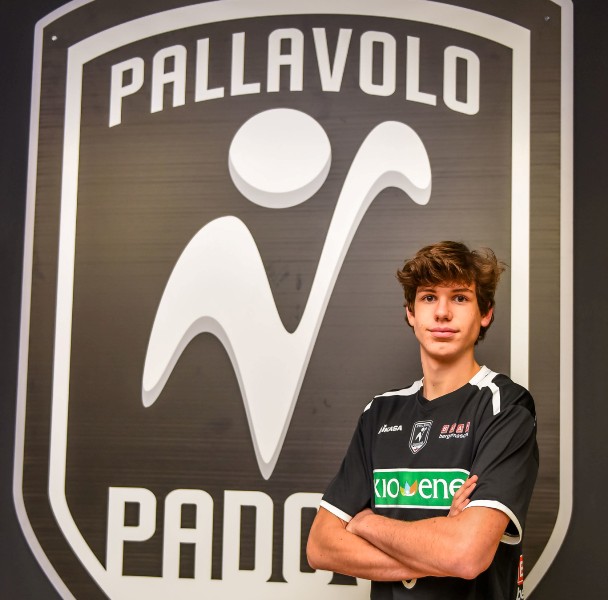 Ferrato best setter of Euro 2018 Under 18