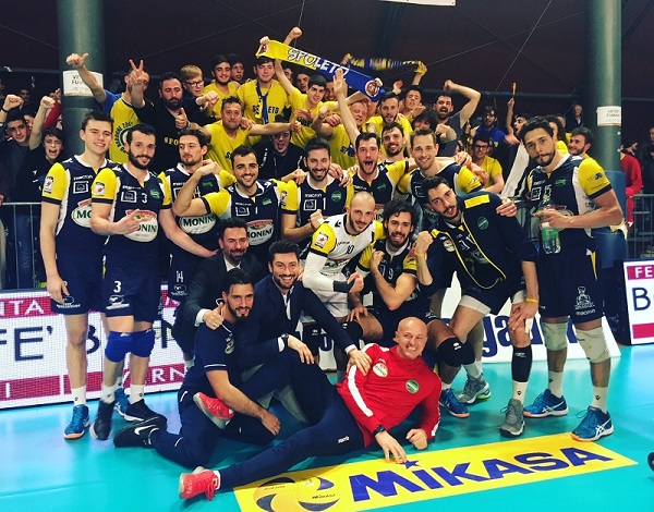 Altro un 3-0 su Bergamo, il Palarota esplode di gioia ma la serie è ancora lunga