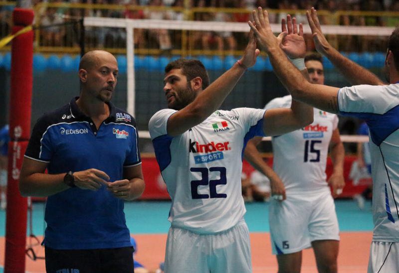Pozzi with Top Volley Latina’s staff
