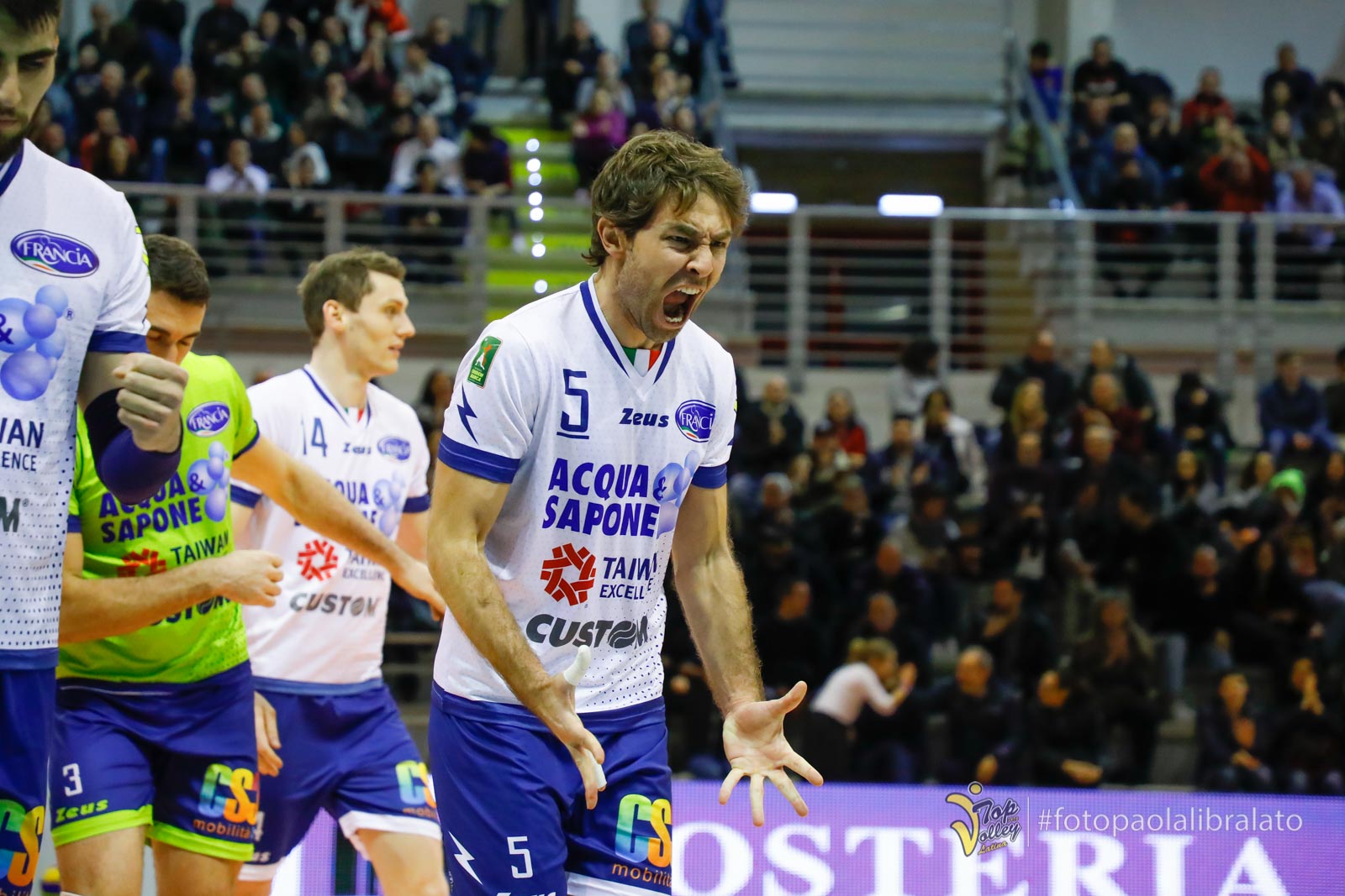 Vittoria cruciale della Top Volley Latina che supera Padova 3-1 e infiamma il palazzetto di Cisterna di Latina. Tubertini: “Abbiamo avuto pazienza, è una vittoria che ci fortifica”