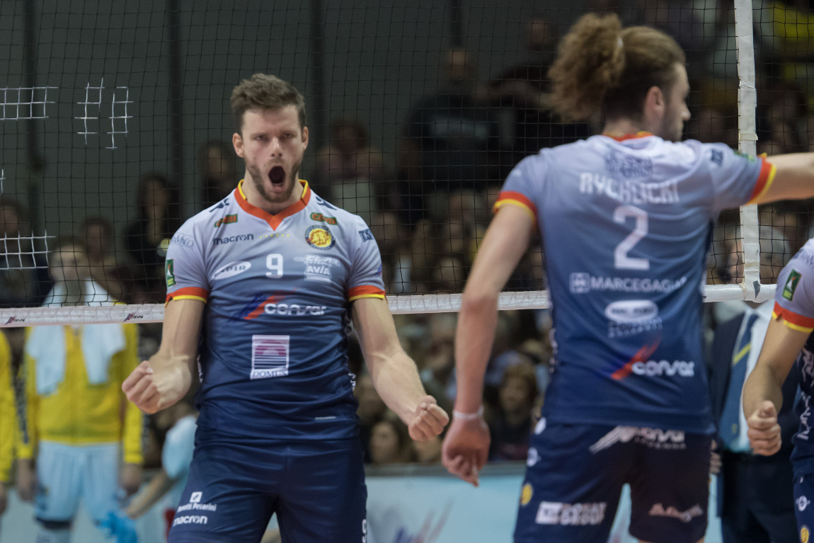 VOLLEY PALLAVOLO. Consar Ravenna - Azimut Leo Shoes Modena 1-3.