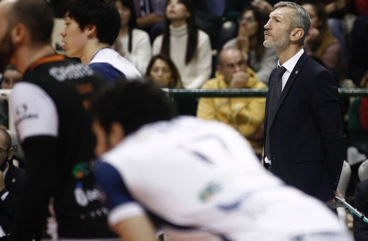 Il coach della Emma Villas Emanuele Zanini: “Dobbiamo migliorare il nostro gioco e farlo con continuità”