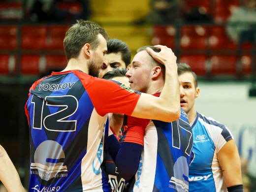 Abbraccio Yosifov Plotnytskyi