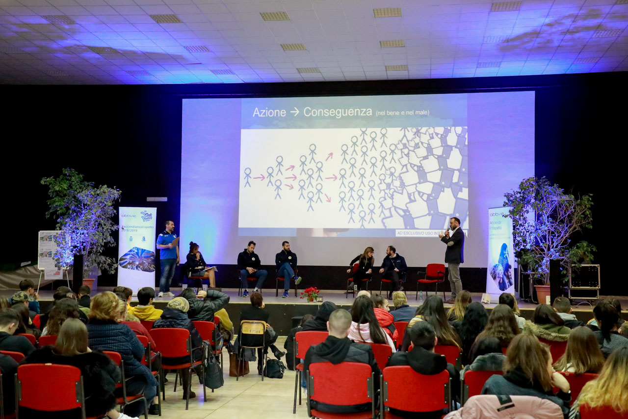 Top Volley Latina at High School Einaudi Mattei for #Accendiamoilrispetto