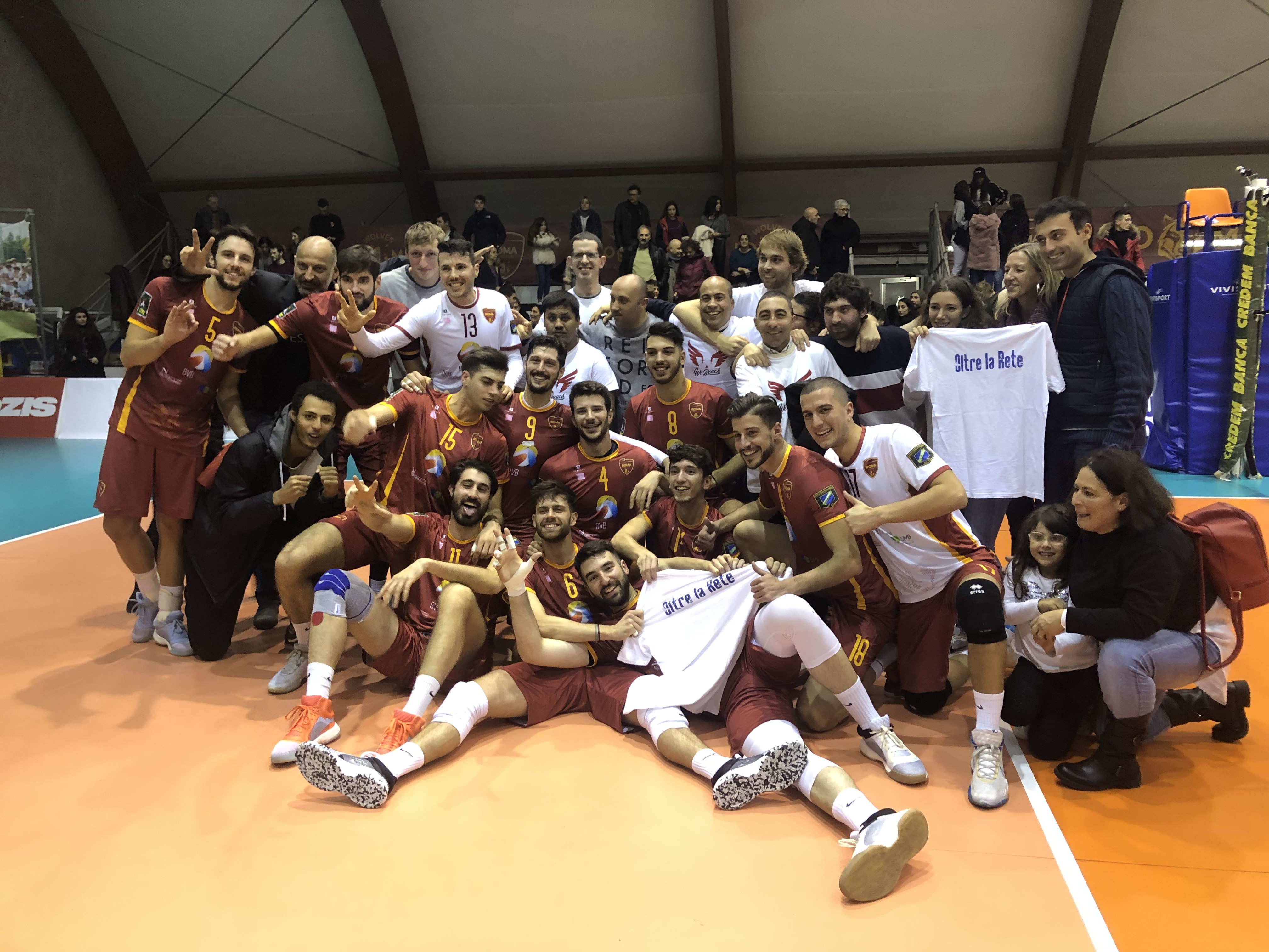 I ragazzi della Roma Volley con quelli di Oltre la Rete