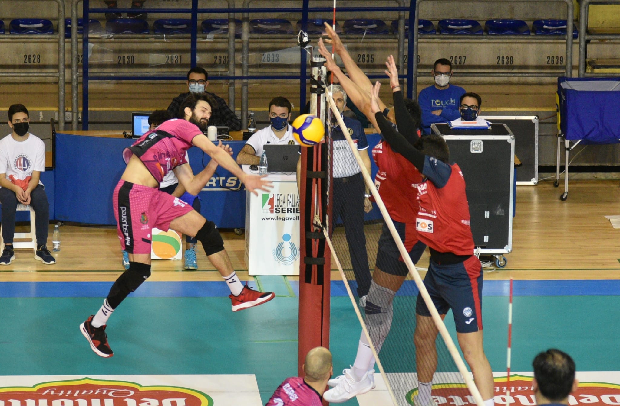 Coppa Italia - QF - Taranto-Delta 1-3 - Attacco di Lazzaretto Coppa Italia - QF - Taranto-Delta 1-3 - Attacco di Lazzaretto