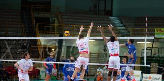 Volley A3 – A Macerata un Volley Team Club a guida De Santis. Il giovane laziale di Tarquinia guiderà il roster fino a fine stagione. Nell’esordio da capitano finisce 3-0 il match con Macerata