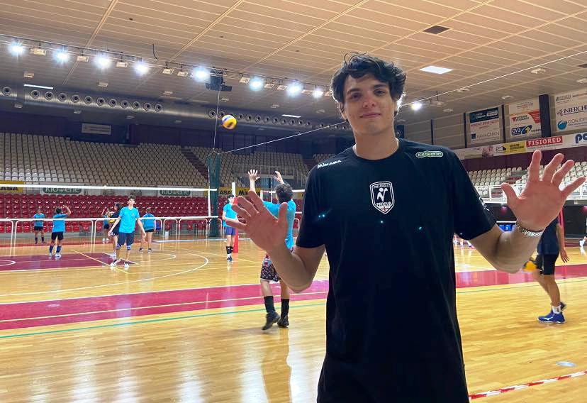 Mattia Bottolo in visita al Mikasa Volley Camp organizzato alla Kioene Arena