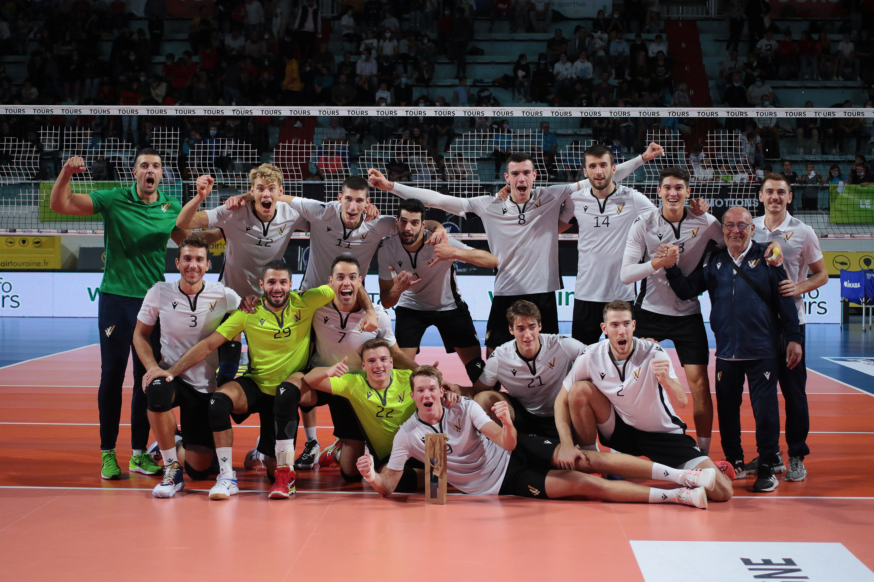 Foto gruppo Verona Volley vittoria vs Montpellier Foto gruppo Verona Volley vittoria vs Montpellier