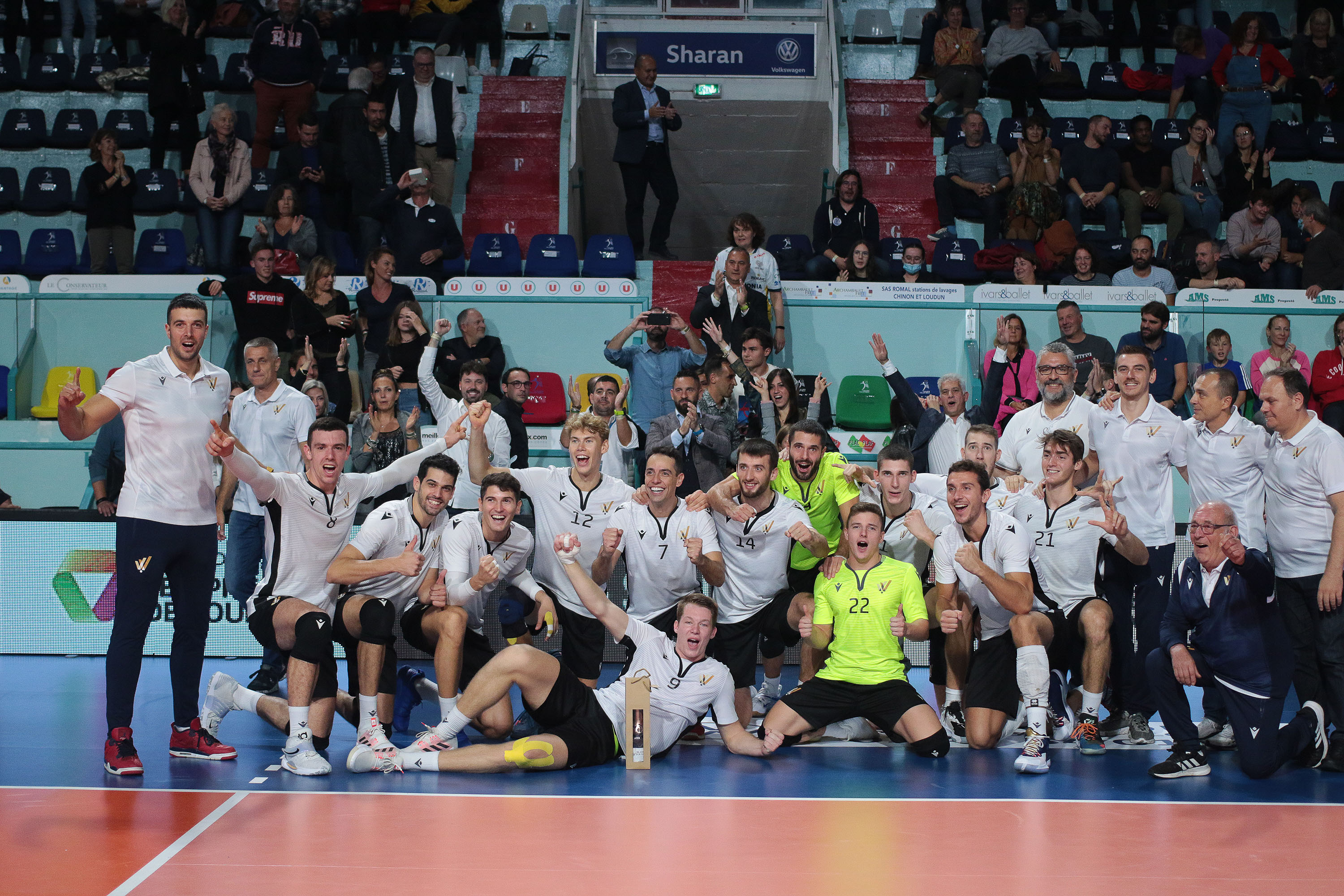Foto gruppo verona volley vittoria torneo tours Foto gruppo verona volley vittoria torneo tours