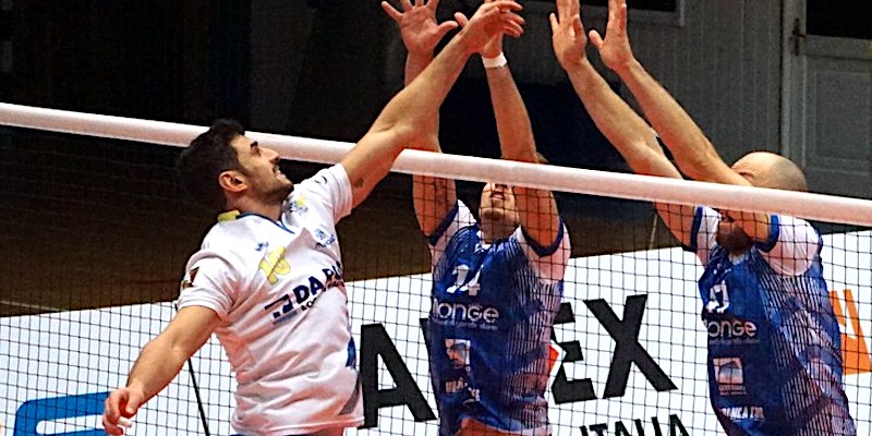 Graziani_sotto_rete