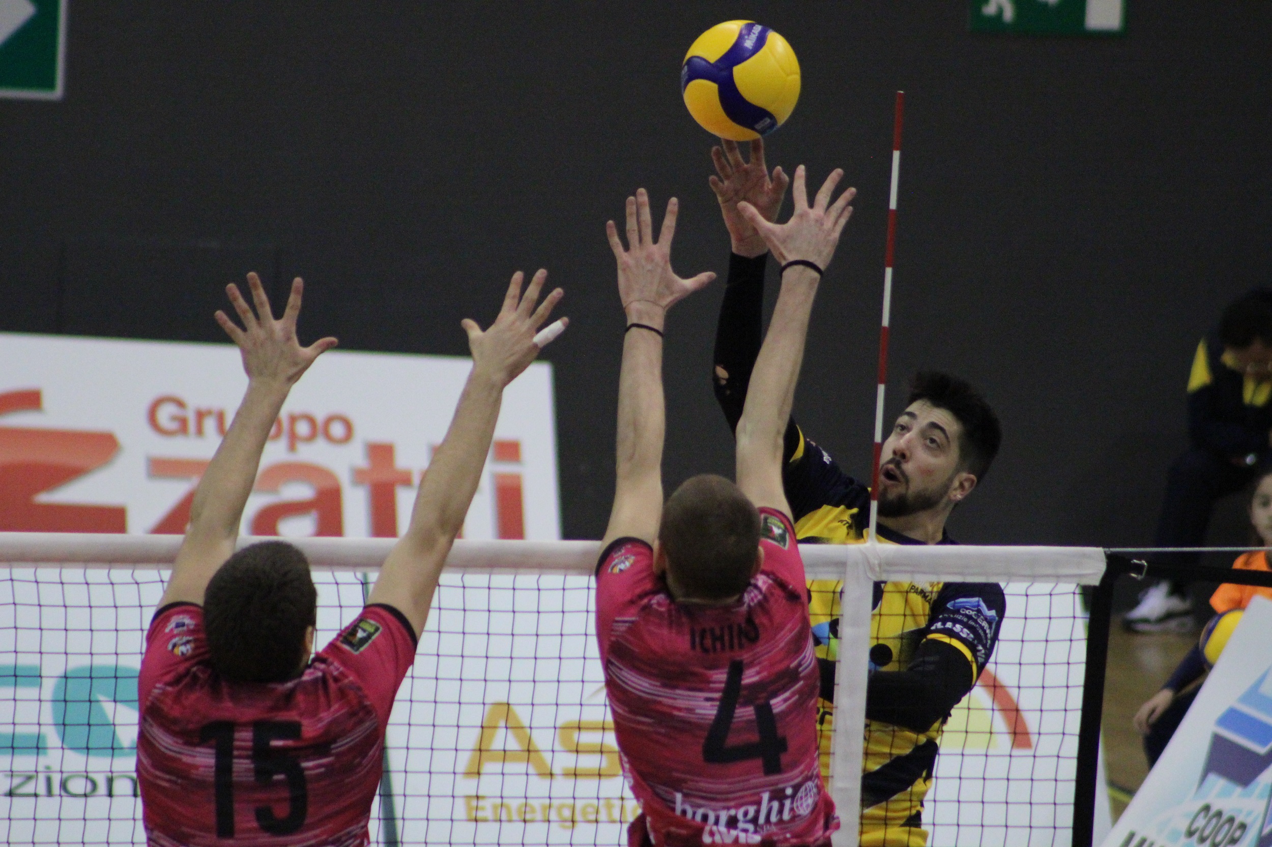 Attacco Federico Rossatti (Schiacciatore WiMORE Parma) 2