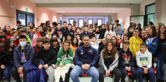 Mattinata alla scuola elementare “Tina Pesaro” di Castelsangiovanni per il regista biancorosso Antoine Brizard e Renato Barbon. Brizard: “Il mio sogno giocare le Olimpiadi di Parigi del 2024, per un francese giocarle a Parigi è il massimo”.