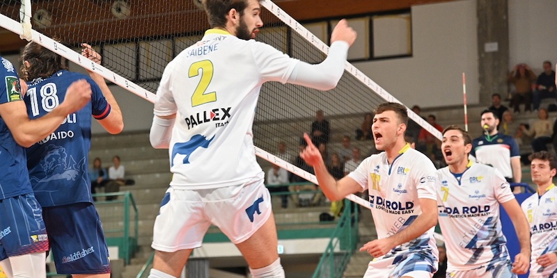 Rinoceronti_carichi_verso_la_sfida_con_Mirandola