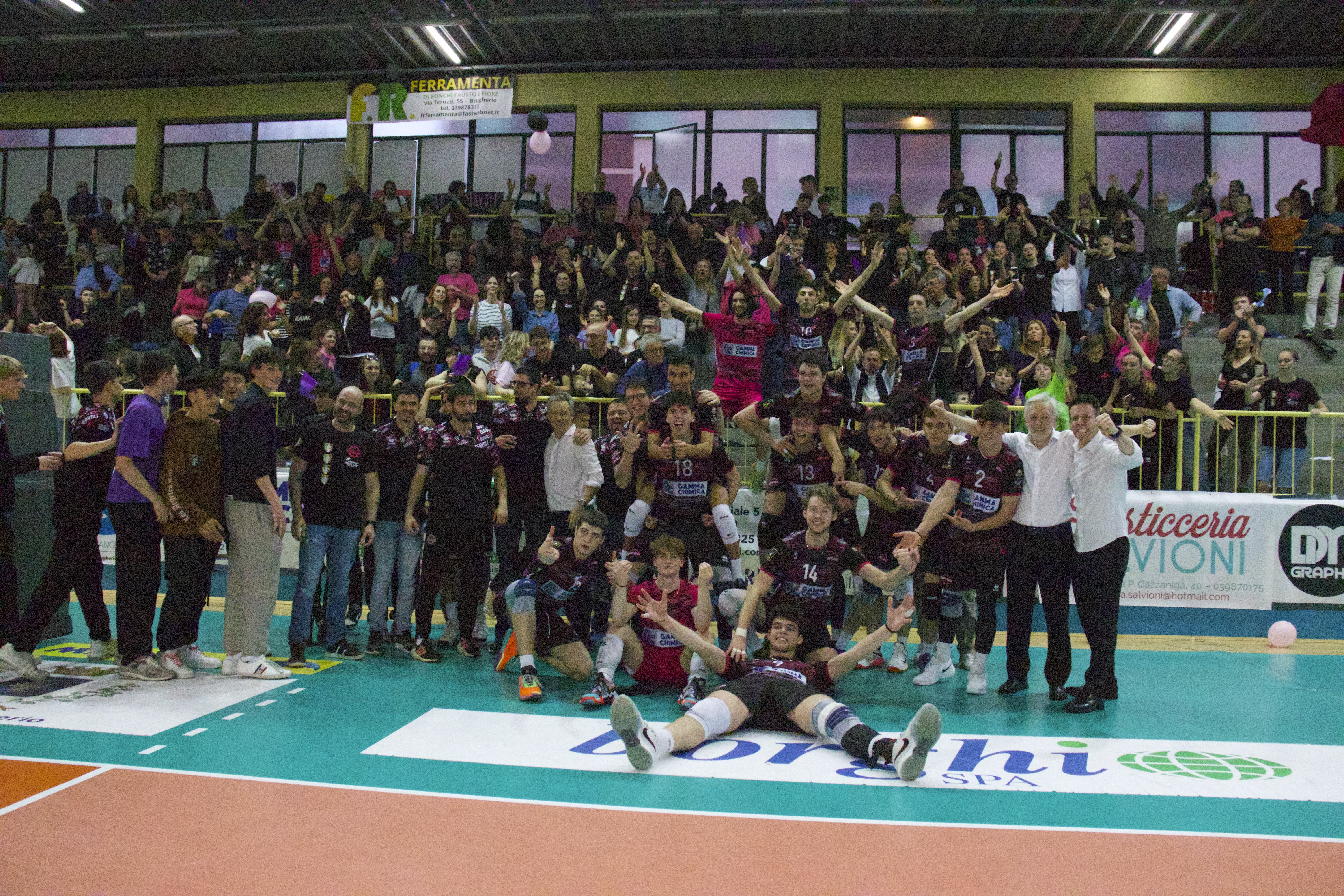 BRUGHERIO FESTEGGIA LA SALVEZZA INSIEME AI TIFOSI