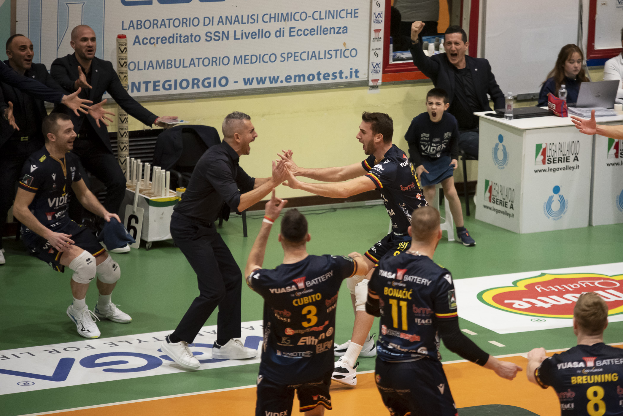 Coach Ortenzi e Federico Ferrini esultano