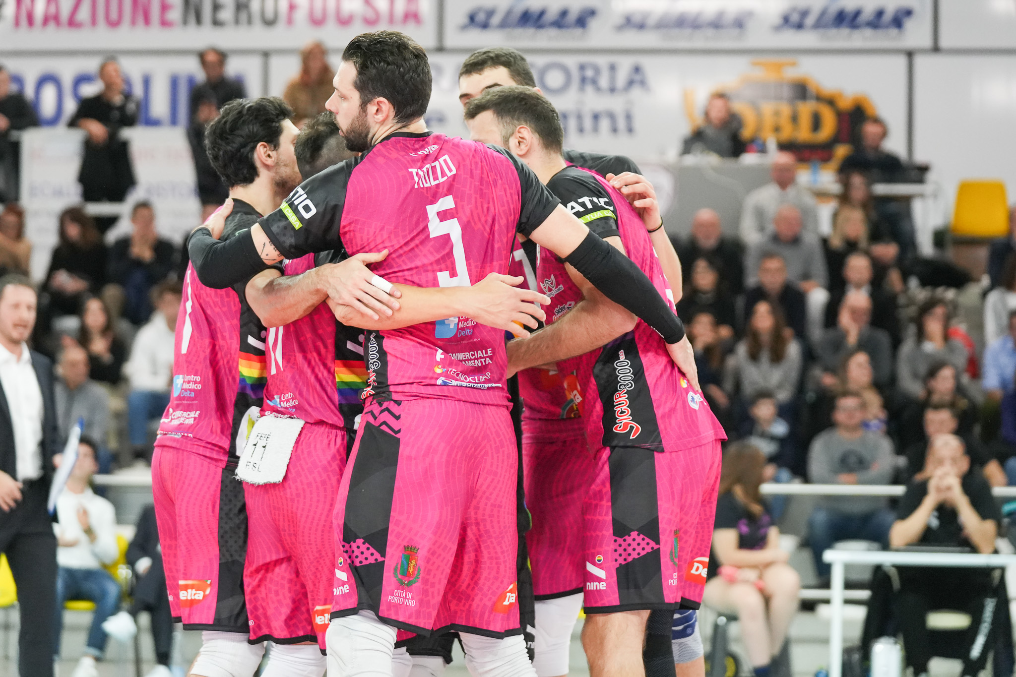 12. Delta Group-Siena 1-3 - Abbraccio nerofucsia