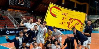 Gioia finale della Consar dopo la vittoria in casa di Cantù