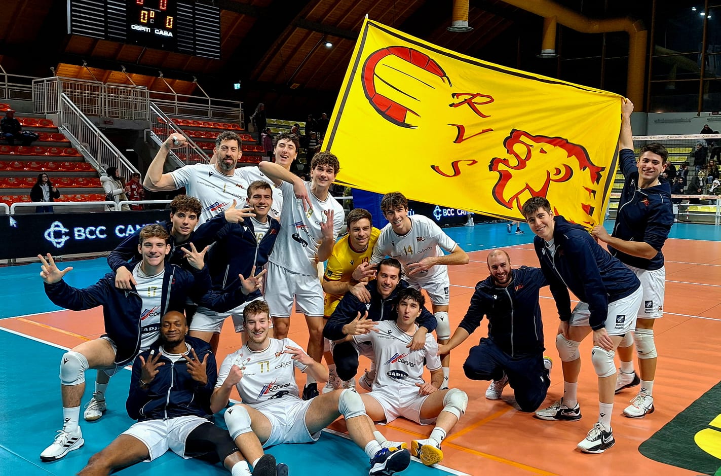 Gioia finale della Consar dopo la vittoria in casa di Cantù