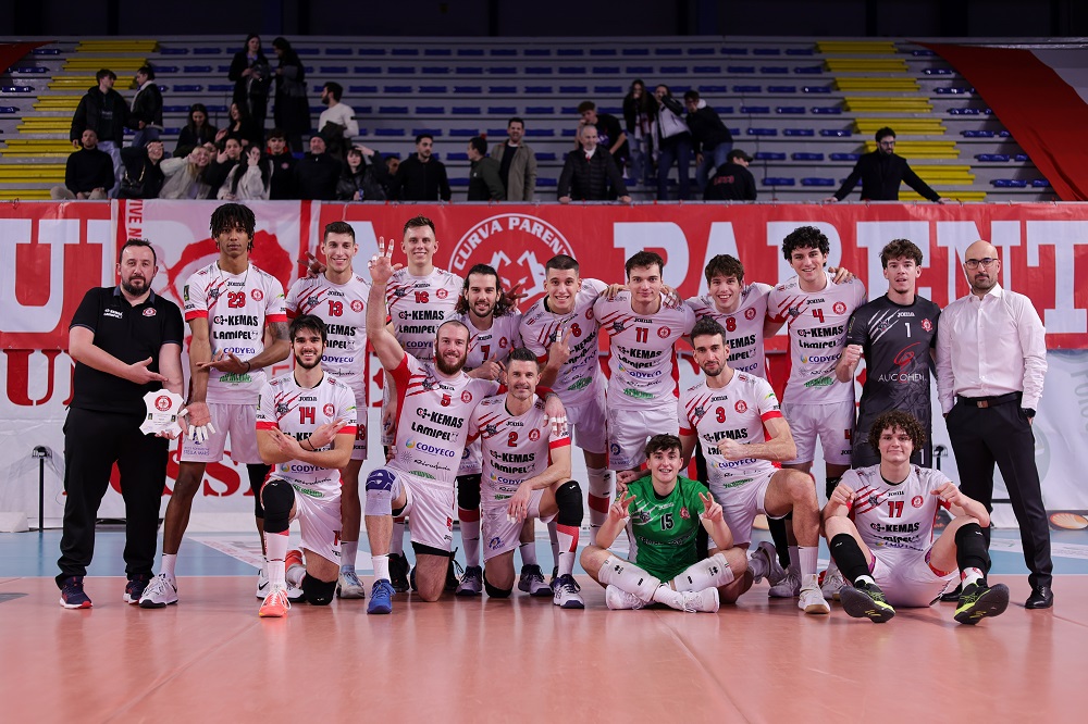 Kemas Lamipel in festa a fine partita