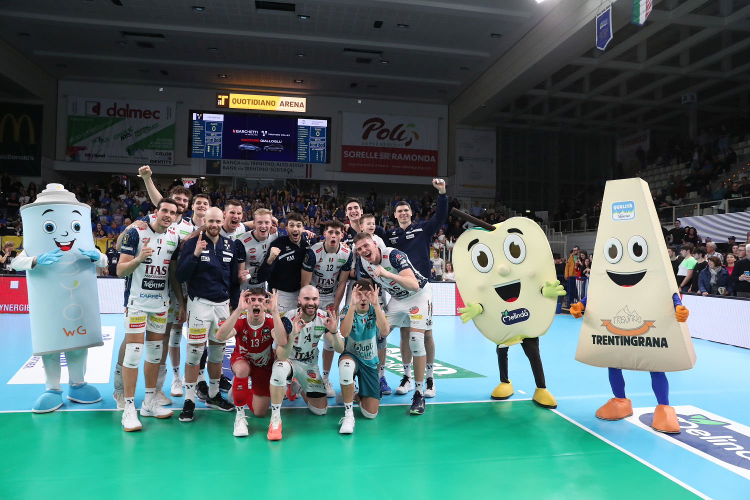 Festa gialloblù per la vittoria della regular season