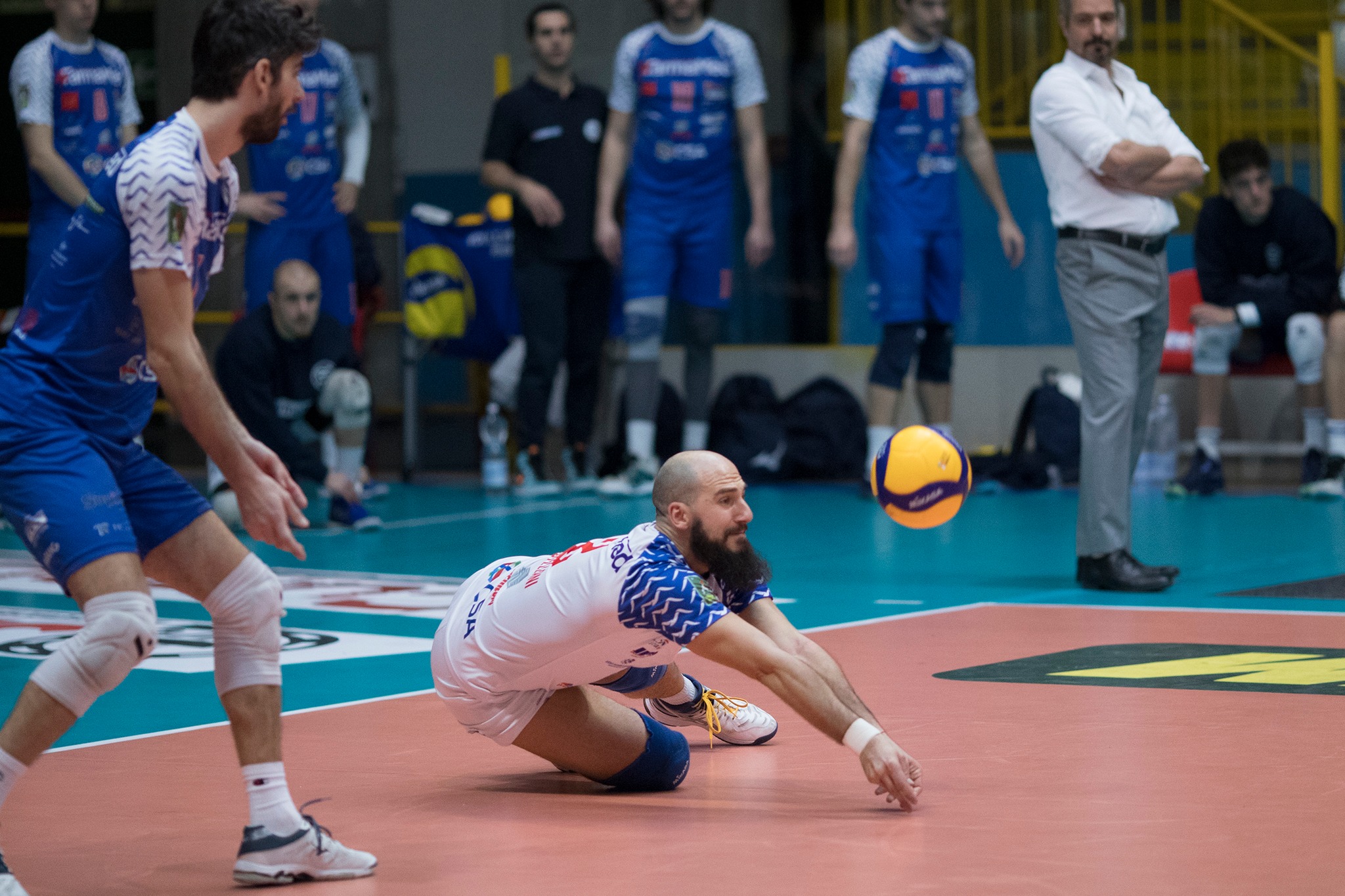Una ricezione del libero Luca Catellani (foto Aldo Castoldi)