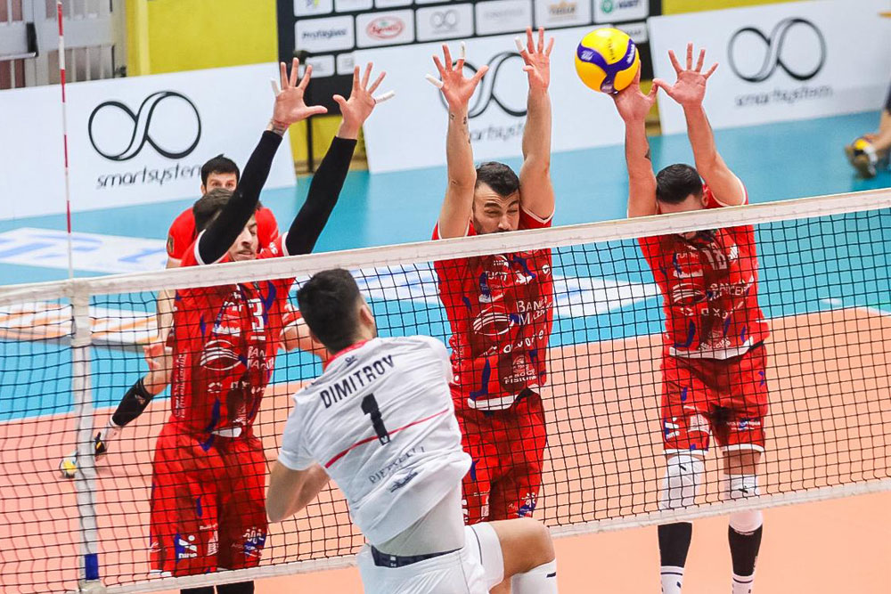 pallavolo-macerata-Macerata lotta ma cade 3-0, il derby è di Fano