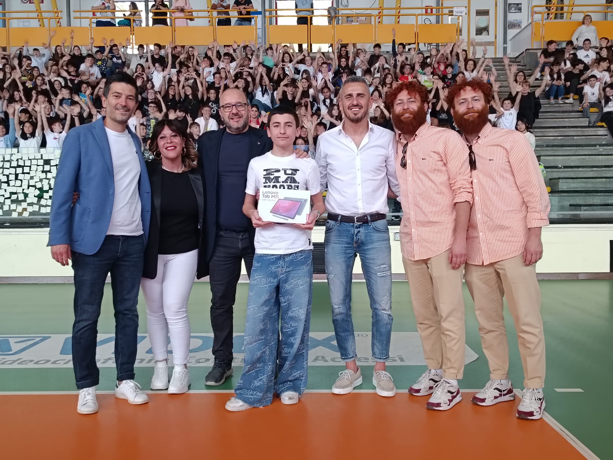 La premiazione del vincitore del concorso grafico