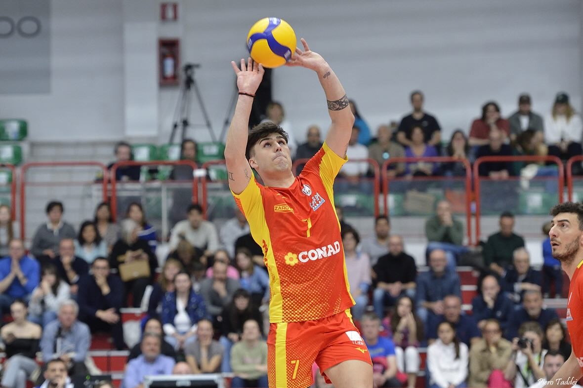 Mattia Catellani con la maglia di Reggio Emilia