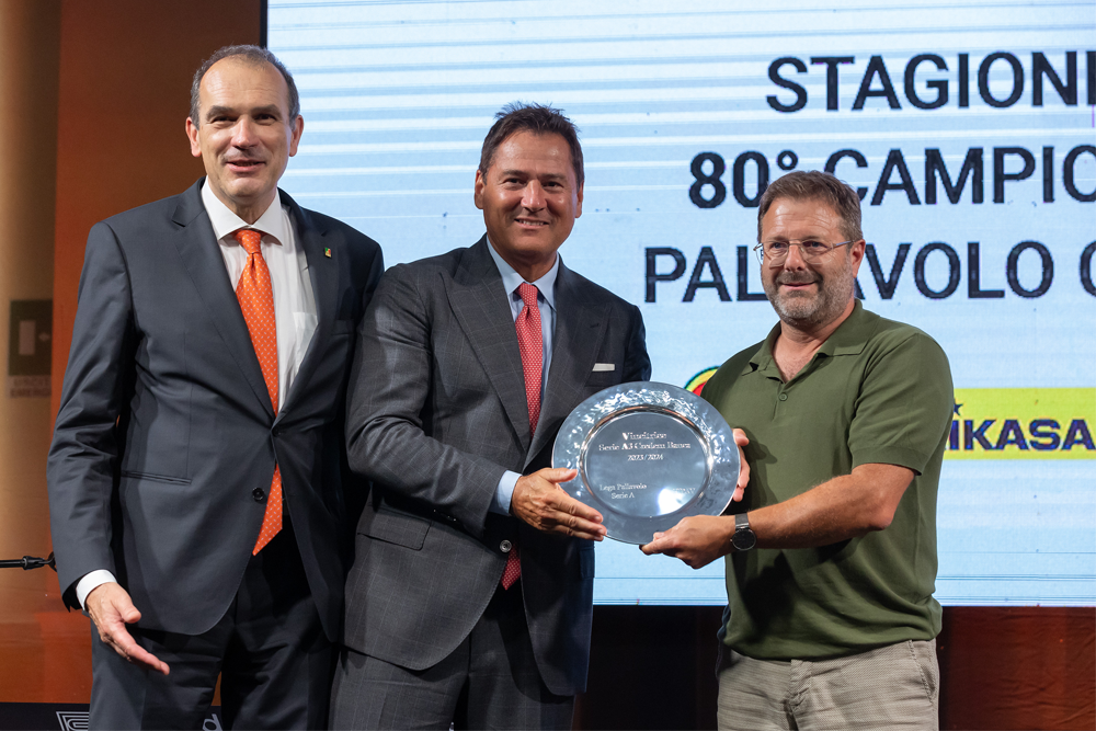 pallavolo-macerata-Al Presidente Tittarelli il premio per la Società vincitrce della A3