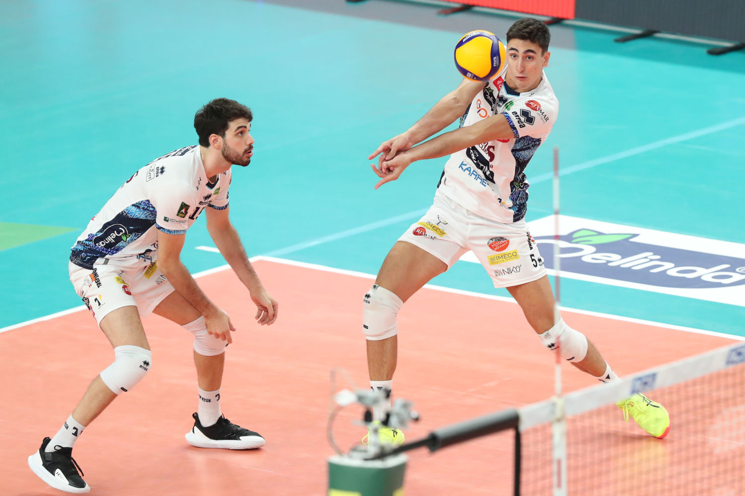 Daniele Lavia e Alessandro Michieletto impegnati in ricezione