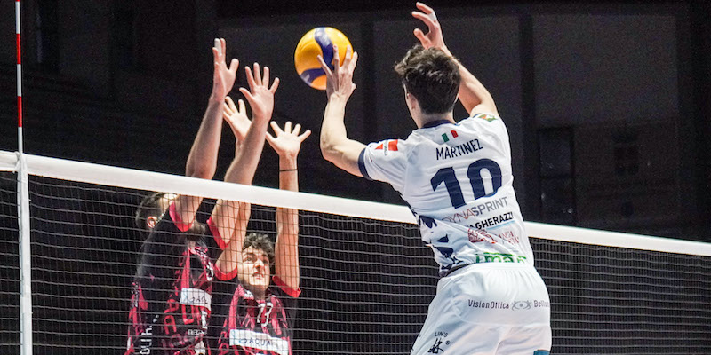 Gonzalo_Martinez_in_attacco_contro_Brugherio