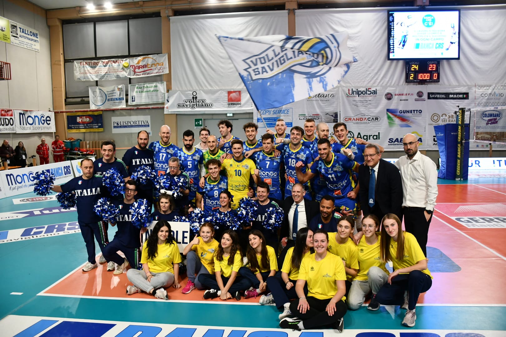 Savigliano con i ragazzi del Team Italia Cheerability Csen a fine partita
