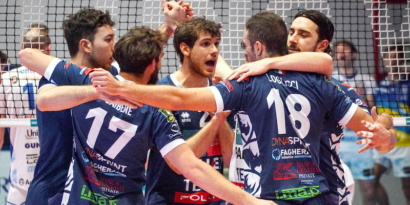 I_rinoceronti_pronti_a_ricevere_il_Cus_Cagliari
