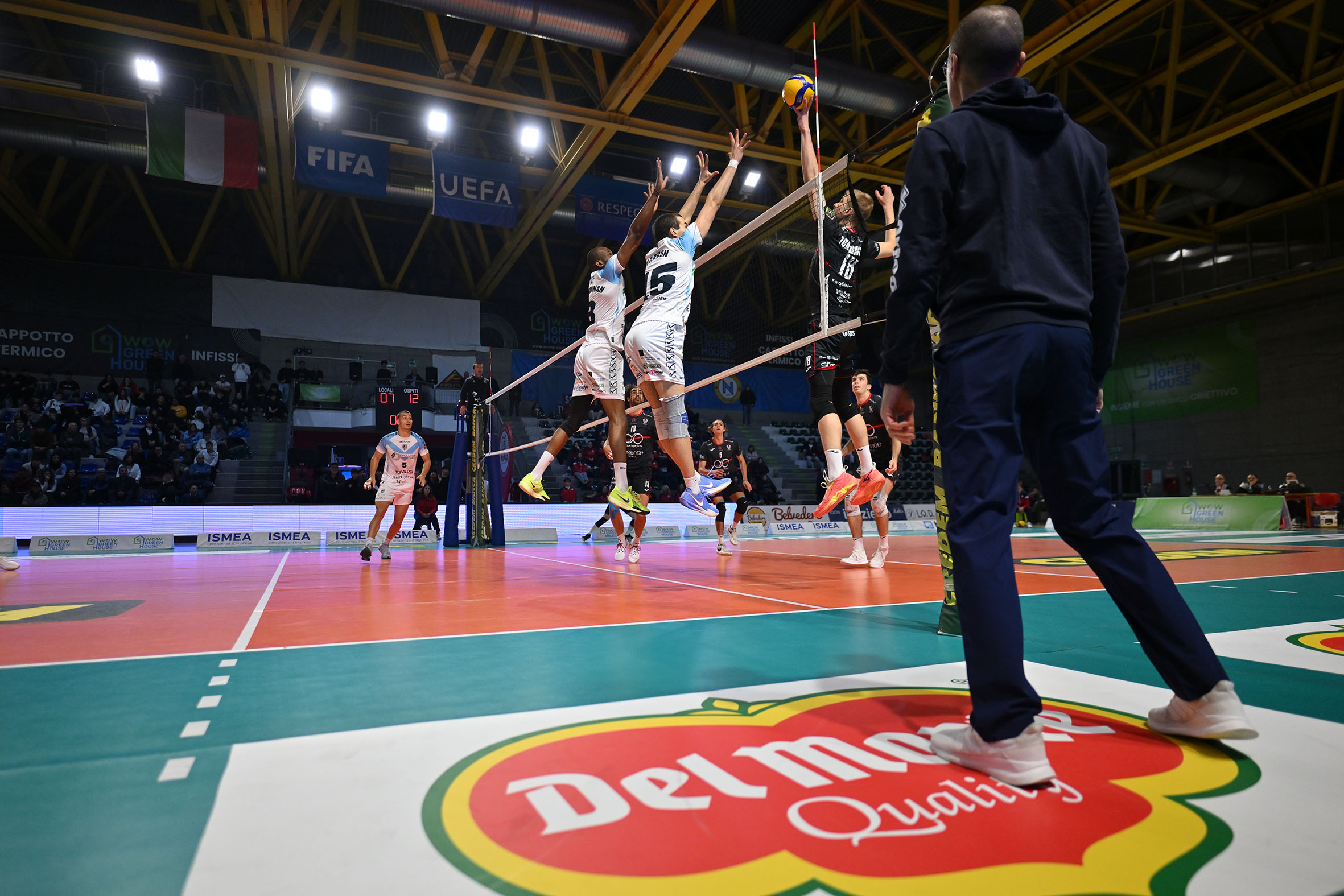 Maksym Tonkonoh in attacco