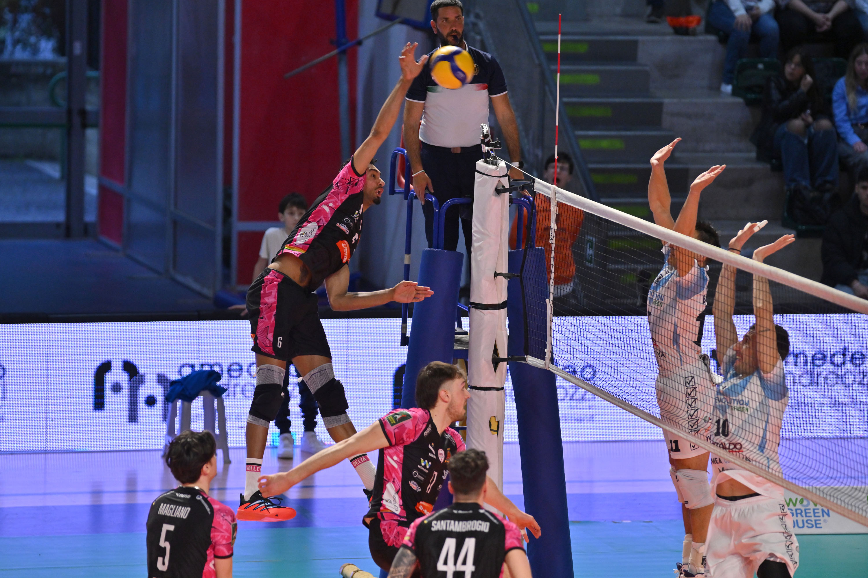 Coppa Italia - Ottavi gara 1 - Aversa-Delta Group 3-1 - Attacco di Pedro