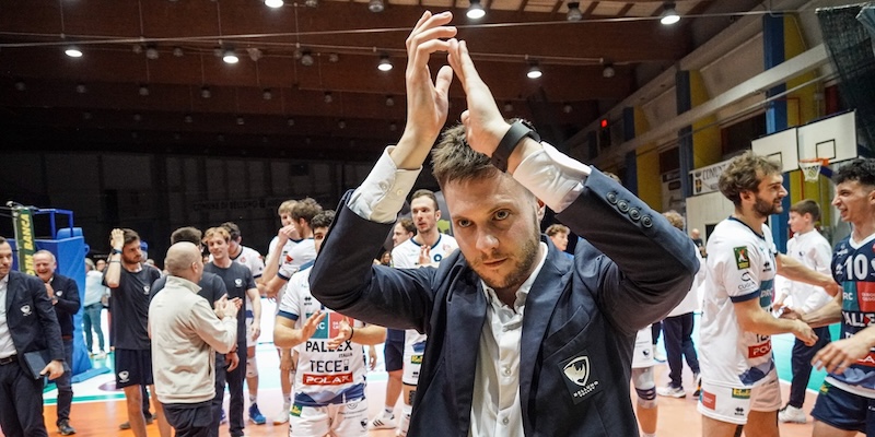 Riccardo_Zanolli_applaude_il_pubblico