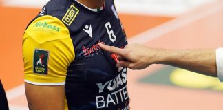 Ancora il Macron Hero sul petto dei Campioni della Yuasa!